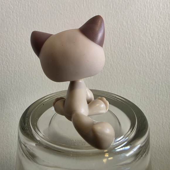 ✨️Littlest Pet Shop LPS #664 Sitting Purple Cat Blue Splat Eyes - Picture 3 of 5